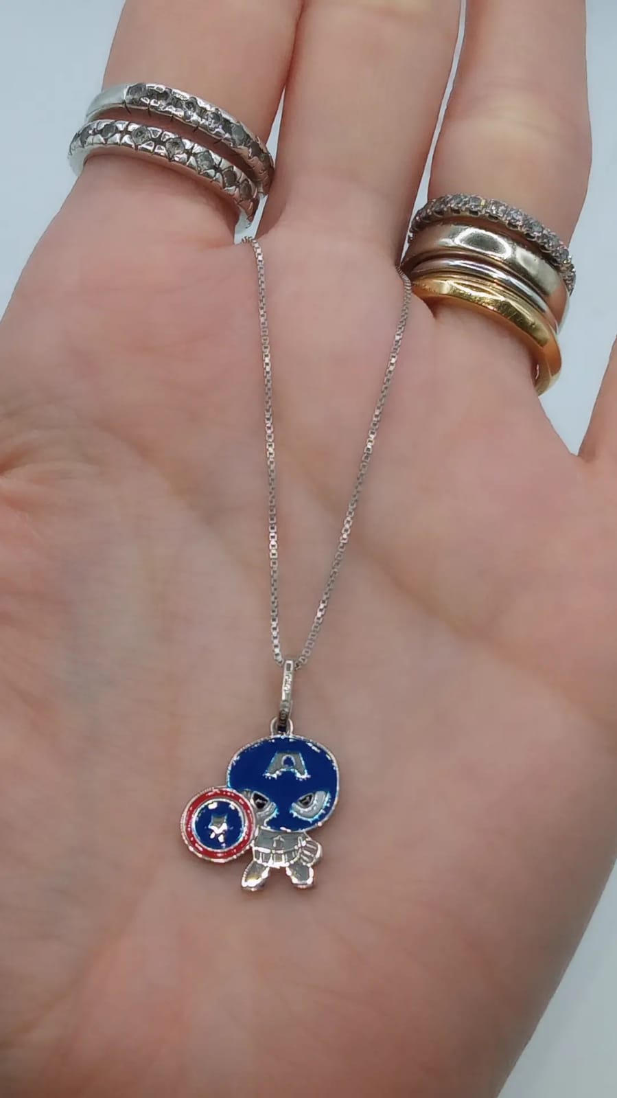 COLLANINA CON CAPITAN AMERICA