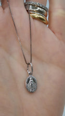 COLLANINA CON CIONDOLO MADONNINA IN ARGENTO 925%