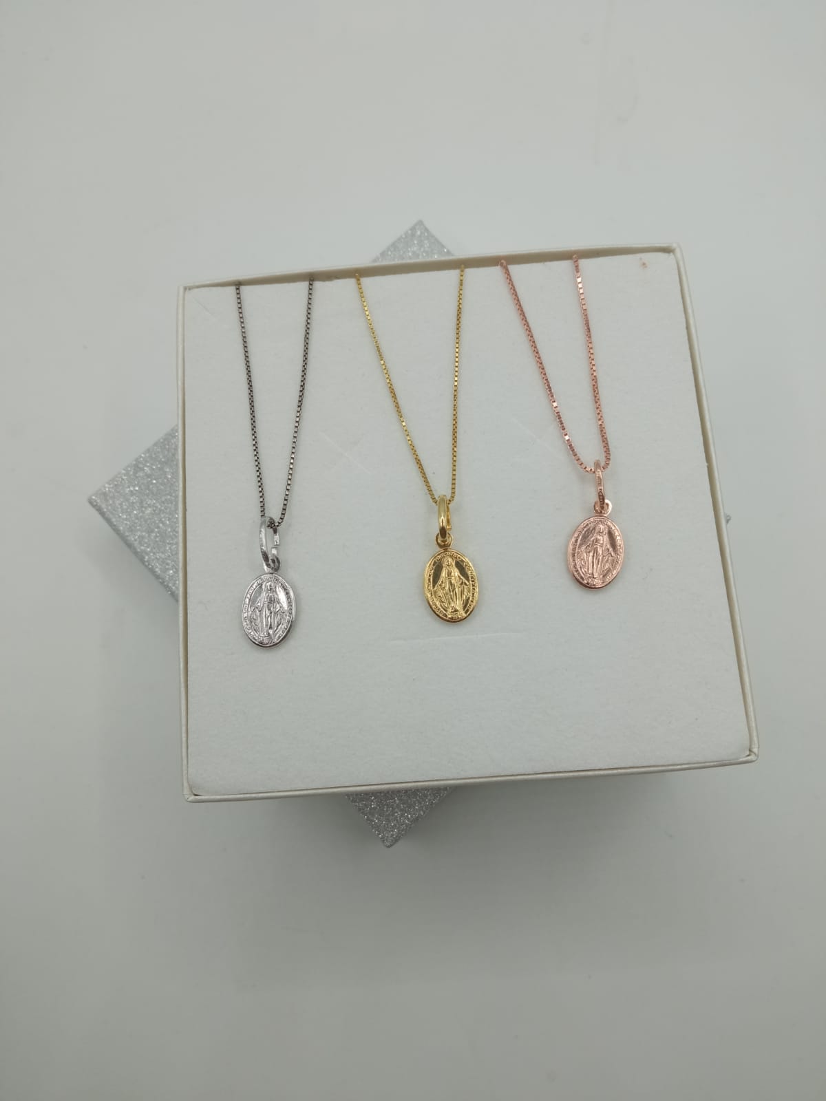 COLLANINA CON CIONDOLO MADONNINA IN ARGENTO 925%
