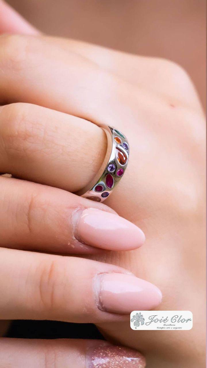 ANELLO A FASCIA CON PIETRE