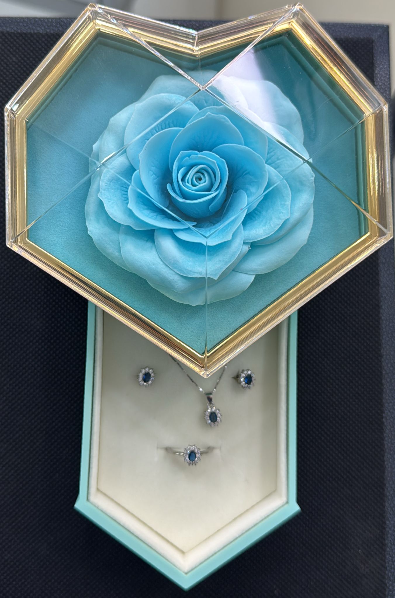 SCATOLA A FORMA DI CUORE CON ROSA