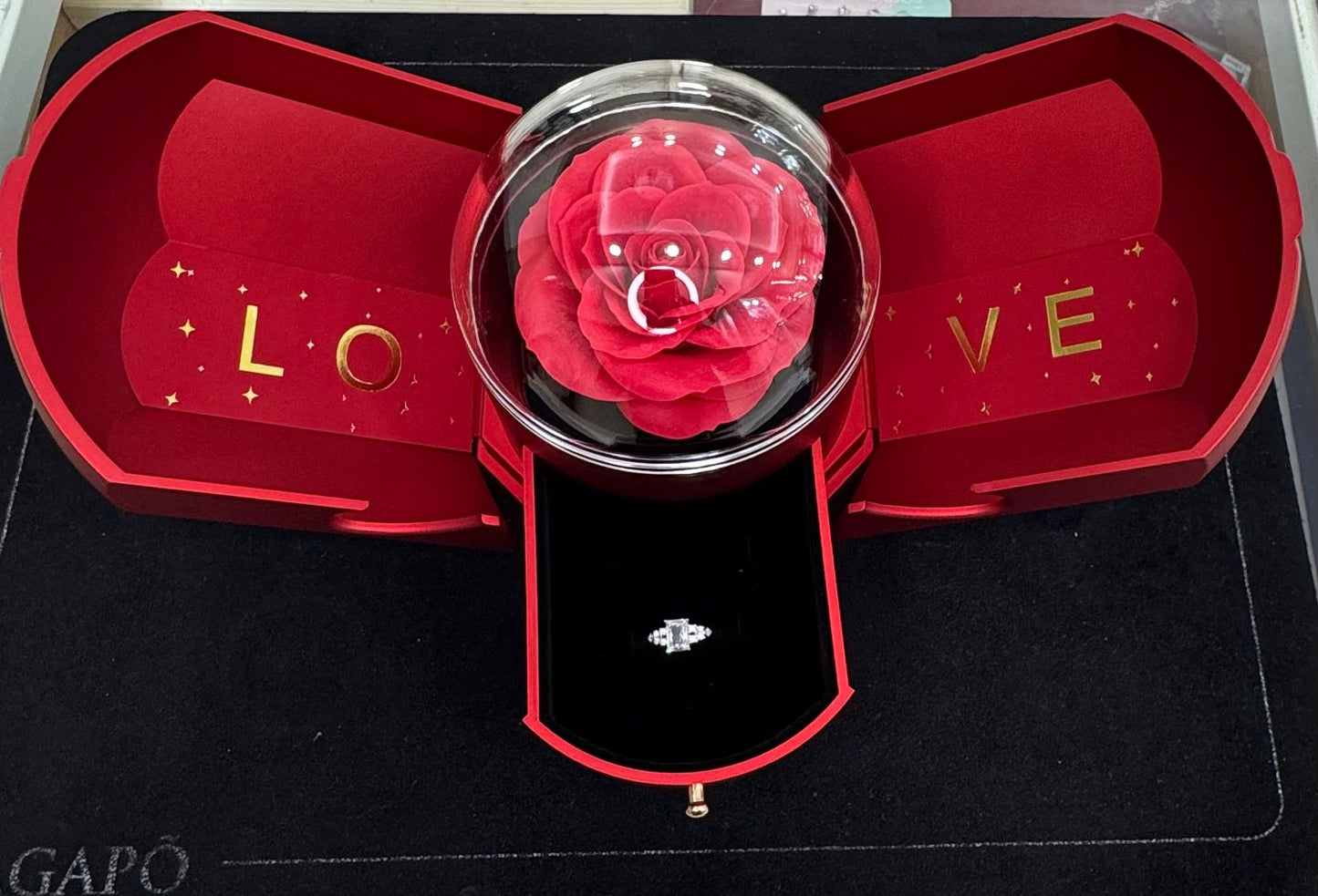 SCATOLA A CUPOLA CON SCRITTA LOVE SAN VALENTINO