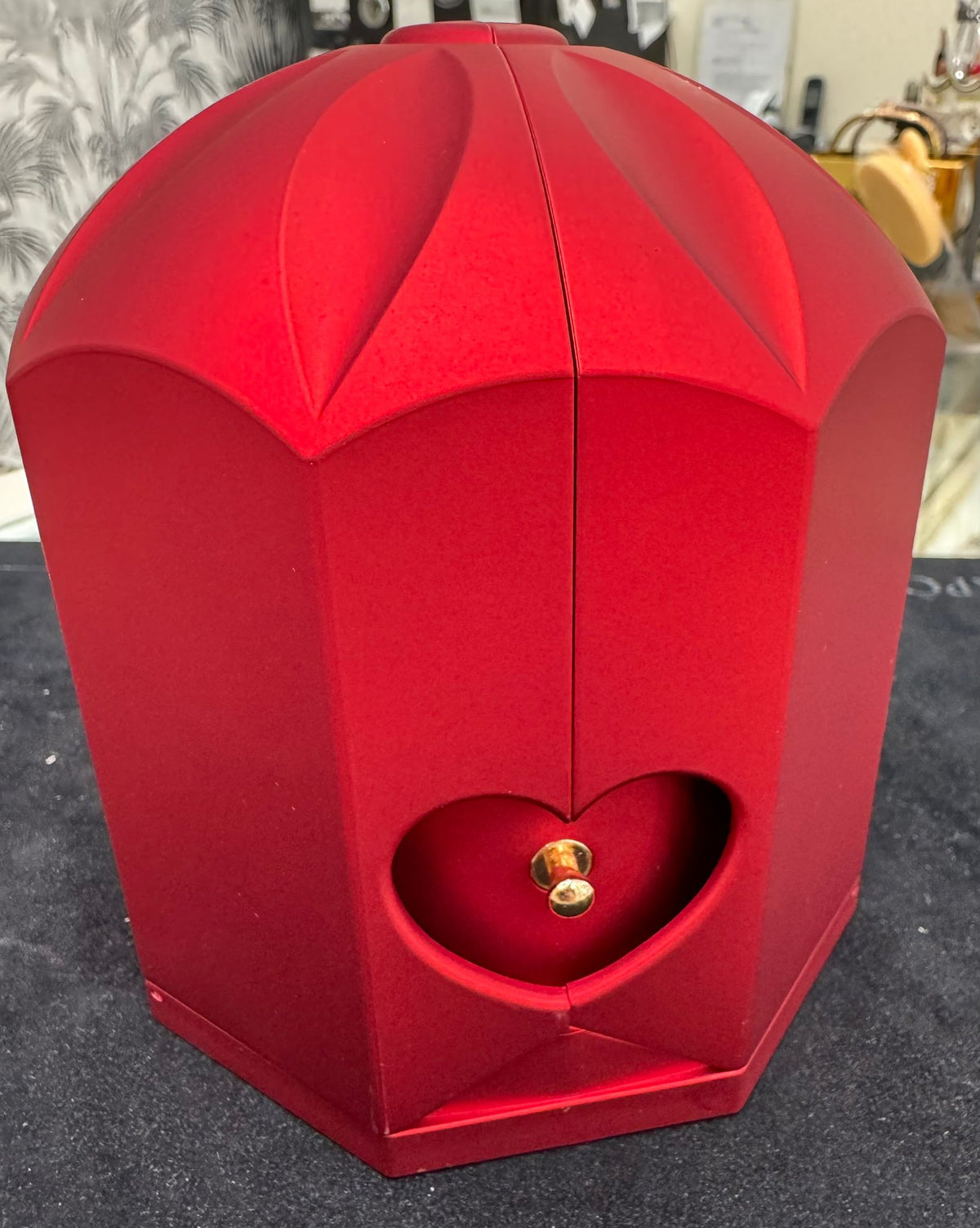 SCATOLA A CUPOLA CON SCRITTA LOVE SAN VALENTINO