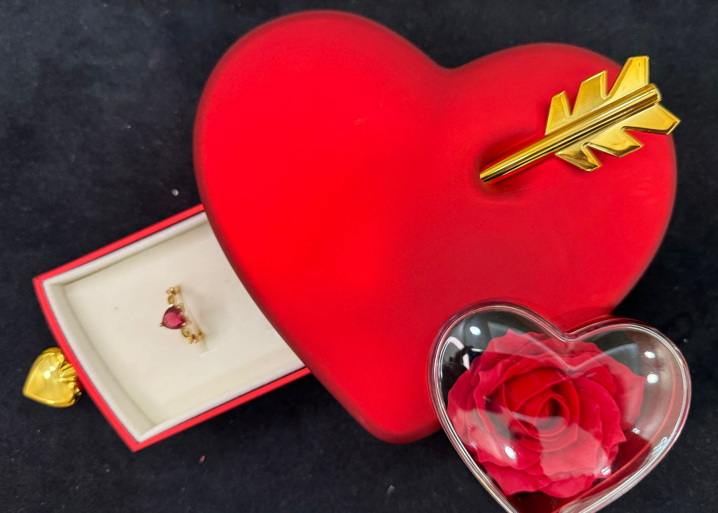 SCATOLA A FORMA DI CUORE CON FRECCIA