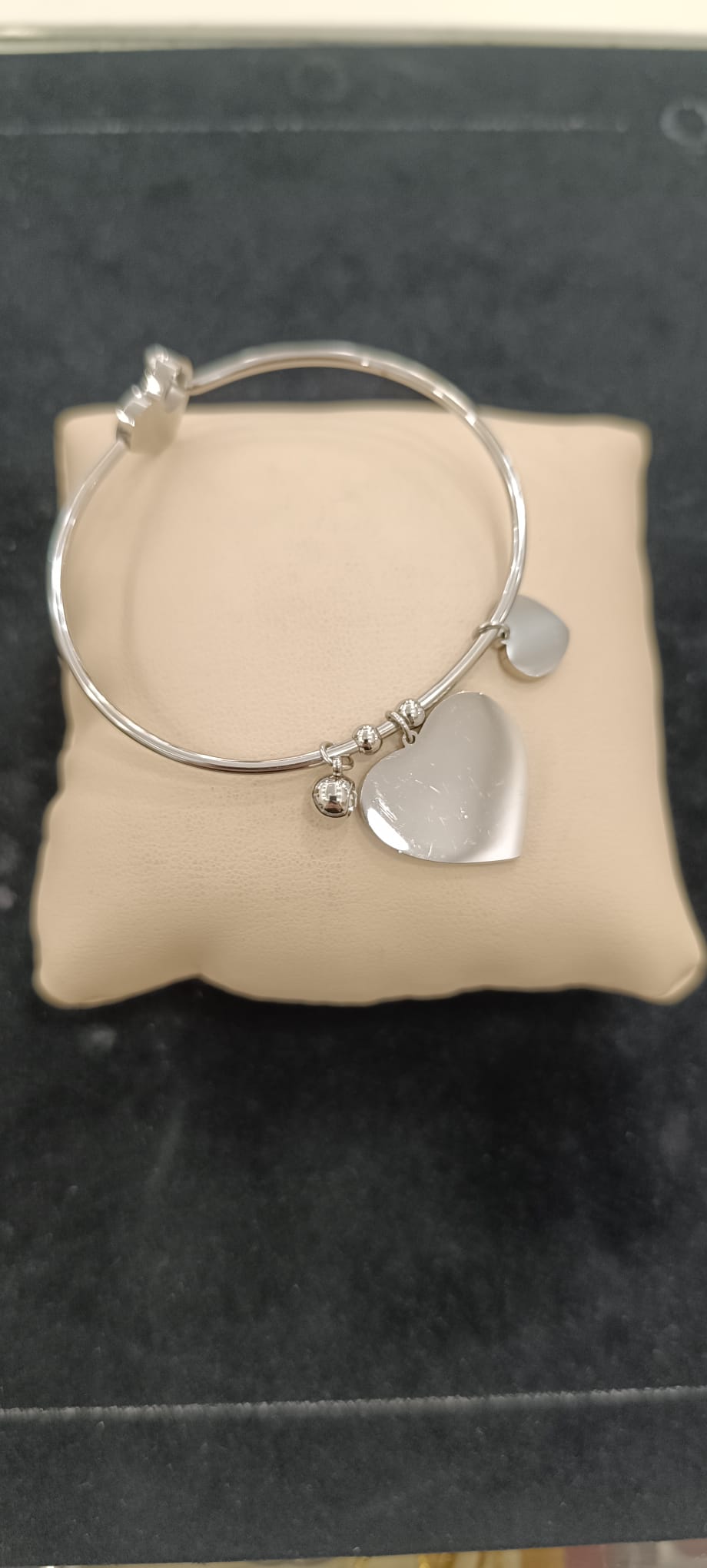 BRACCIALE RIGIDO CON CUORE A PLACCHETTA PERSONALIZZABILE