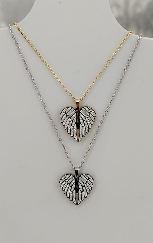 COLLANA CON ALI E CUORE IN ACCIAIO