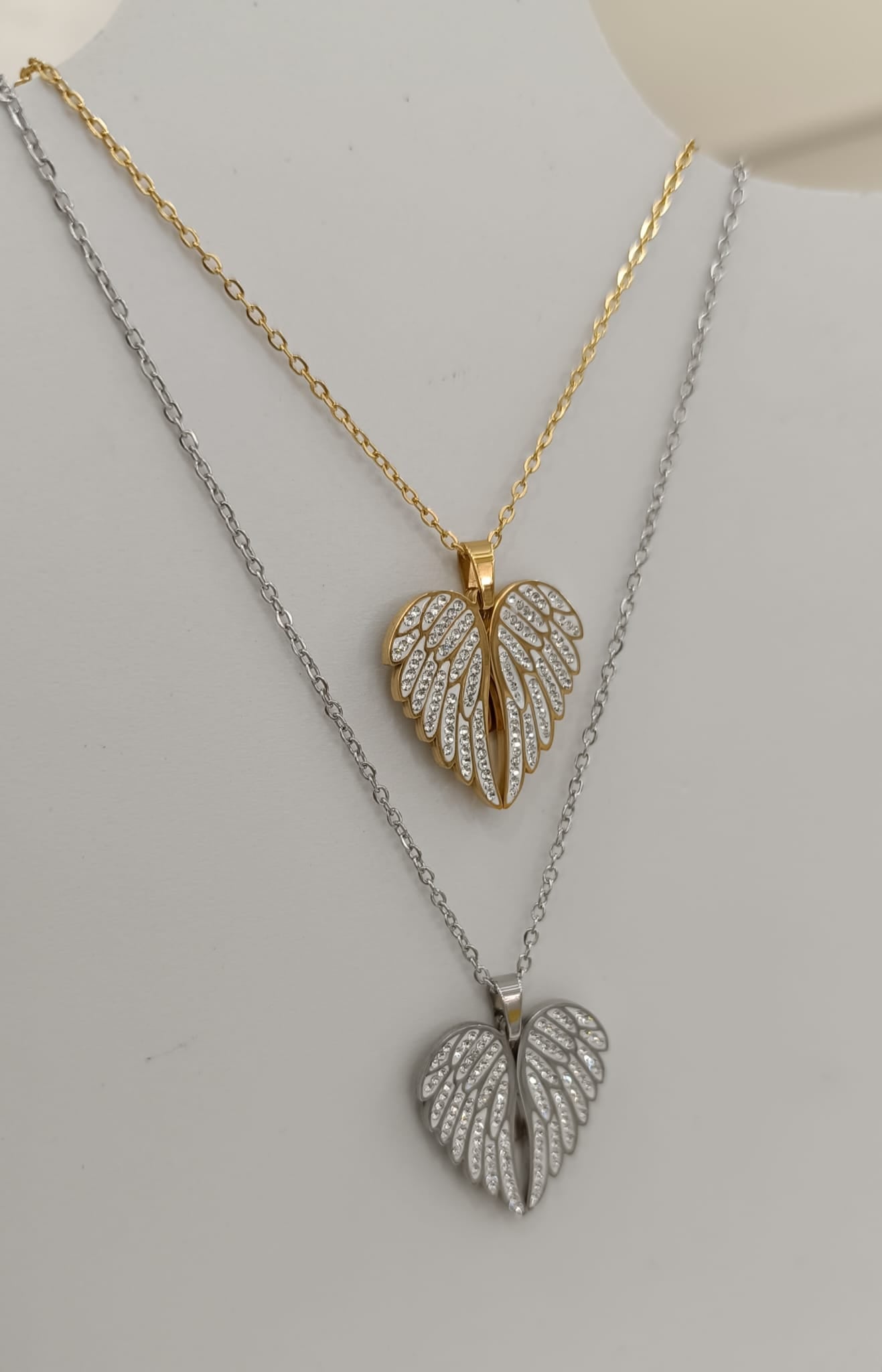 COLLANA CON ALI E CUORE IN ACCIAIO