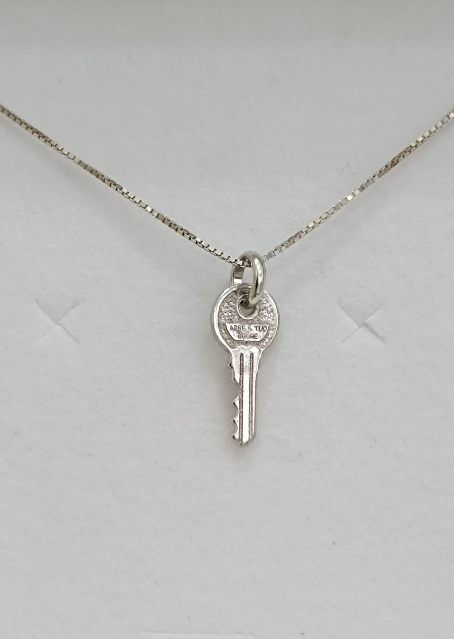 COLLANA CON CIONDOLO A FORMA DI CHIAVE IN ARGENTO 925%