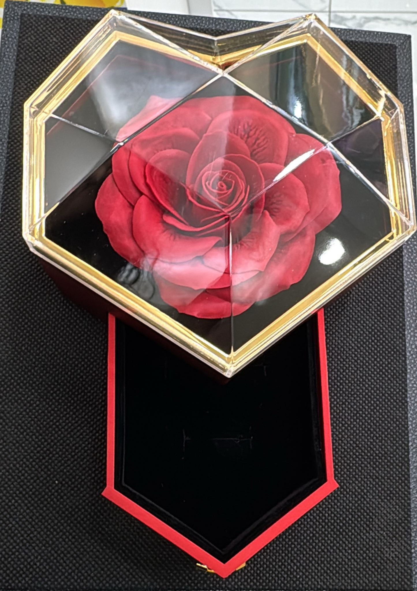 SCATOLA A FORMA DI CUORE CON ROSA