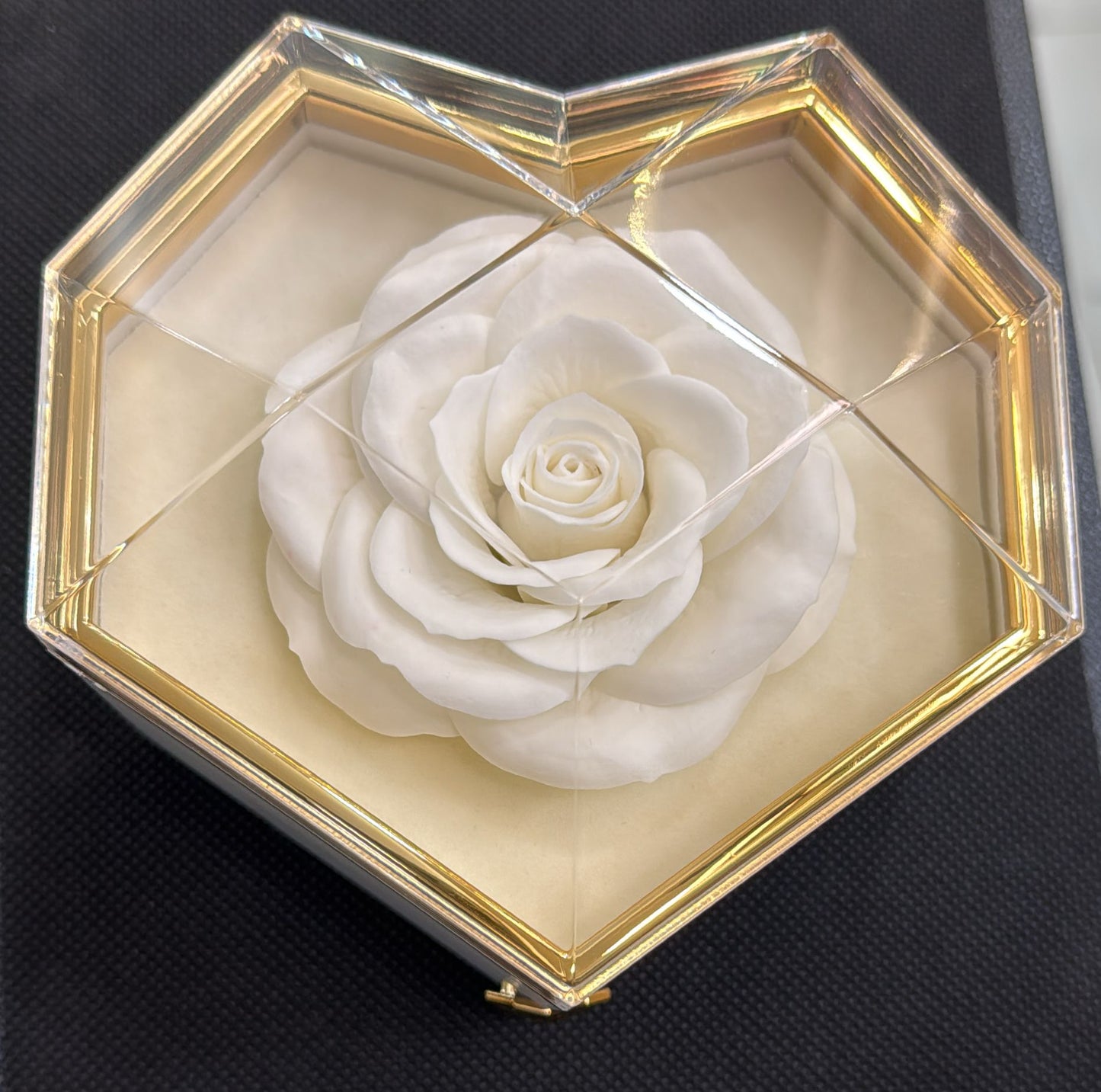 SCATOLA A FORMA DI CUORE CON ROSA