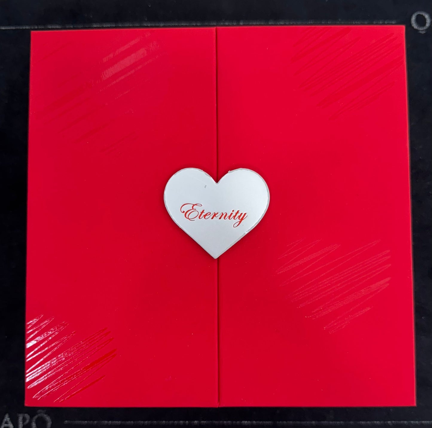 SCATOLA ROSSA CON ROSE E GIOIELLO SAN VALENTINO