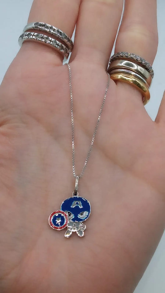 COLLANINA CON CAPITAN AMERICA