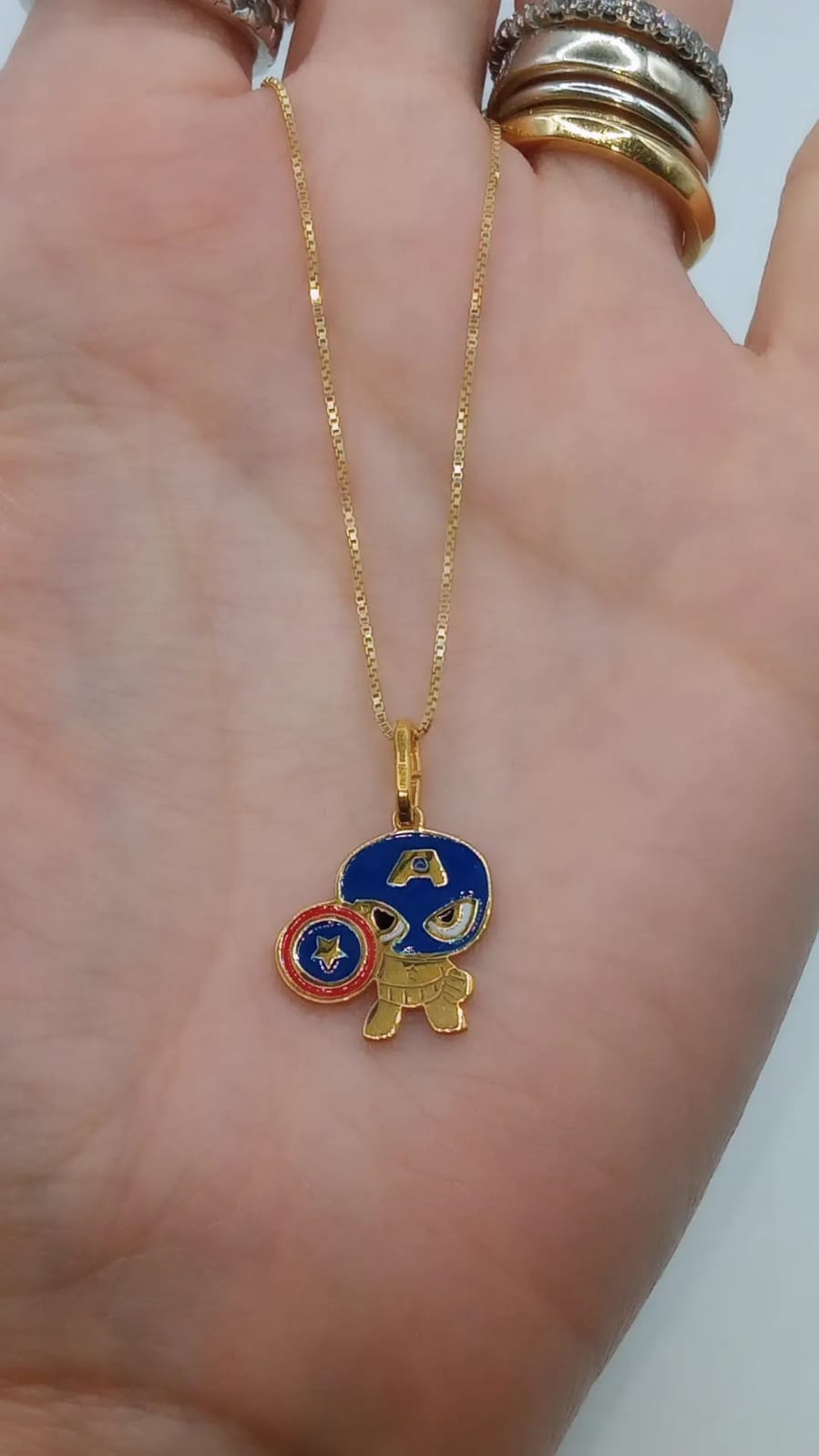 COLLANINA CON CAPITAN AMERICA