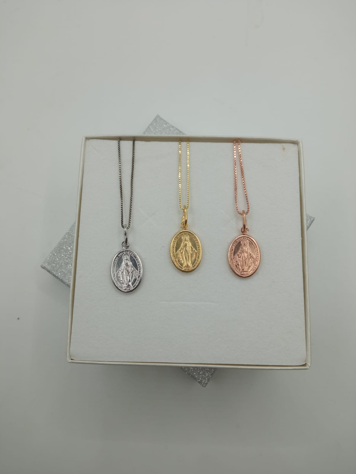 COLLANINA CON CIONDOLO MADONNINA IN ARGENTO 925%