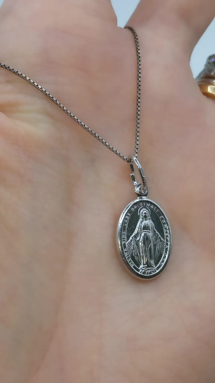 COLLANINA CON CIONDOLO MADONNINA IN ARGENTO 925%